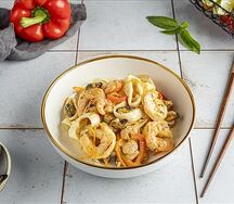 Удон с трюфелем, кальмаром и креветками