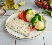 Филе сибаса на пару с овощами