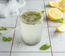 Вода с чиа, лимоном и мятой