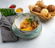 Спагетти Карбонара с копченым беконом и свежими сливками
