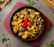 Жареха с домашними колбасками
