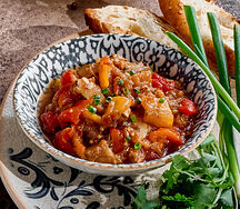 Аджапсандали с луковой лепешкой