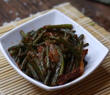 Чесночные стрелки с мясом