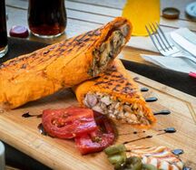 Шаурма с курицей сырная