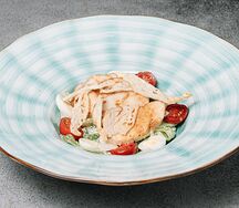 Салат Цезарь с куриной грудкой