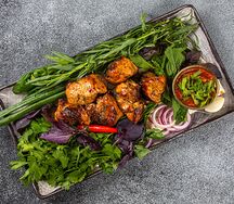 Шашлык из курочки со свежей зеленью