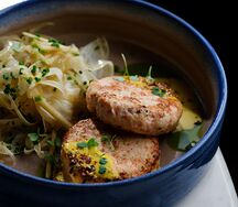 Крабовая котлета с фенхелем и манговым айоли