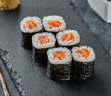 Ролл с лососем