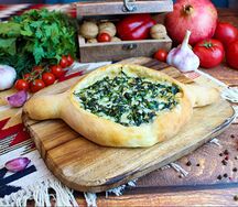 Хачапури по-аджарски со шпинатом