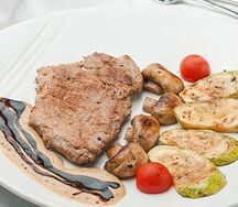 Стейк Русский дом с картофелем по-деревенски
