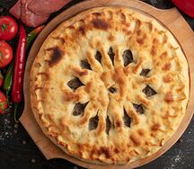 Осетинский пирог с мясом, помидорами и болгарским перцем