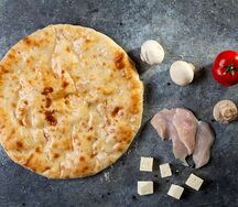 Осетинский пирог с курицей, сыром и грибами