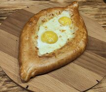 Хачапури по-аджарски с двумя желтками