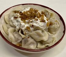 Пельмени ручной лепки с мясом молодого бычка и грибным соусом