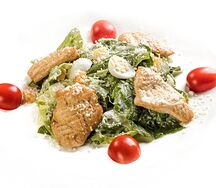 Салат Цезарь с курицей