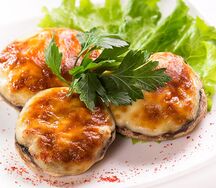 Шампиньоны запеченные под сыром моцарелла