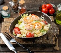 Салат Цезарь с креветками