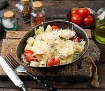 Салат Цезарь с курицей