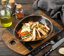 Яичная лапша с курицей