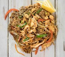 Лапша гречневая с курицей