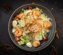 Салат Цезарь с креветками
