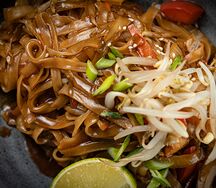 Лапша рисовая с курицей