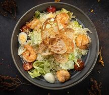 Салат Цезарь с курицей и гренками