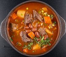 Суп из говяжьих щечек