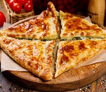 Хачапури со шпинатом и сыром