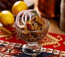 Ассорти из маринованных грибов