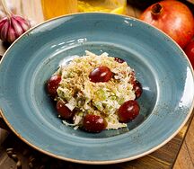 Салат куриный с виноградом