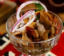 Ассорти из маринованных грибов