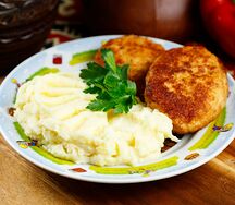 Куриная котлета с картофельным пюре -детское