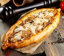 Пицца с домашним фаршем и овощами