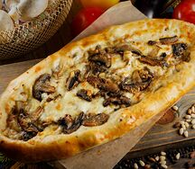 Пицца с домашним фаршем и с шампиньонами