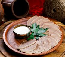 Отварной телячий язык