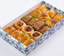 Подарочный набор с пахлавой в голубой коробке