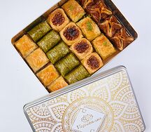 Подарочный набор с пахлавой в белой металлической коробке