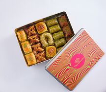 Подарочный набор с пахлавой в розовой металлической коробке