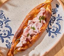 Пиде с ветчиной из индейки и домашним йогуртом 