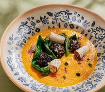 Чечевичный суп с мятой и вяленой говядиной 