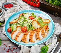 Салат Цезарь с курицей