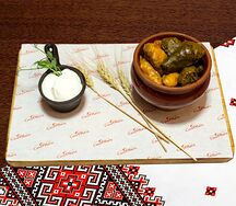 Голубцы со свининой в винoградном листе