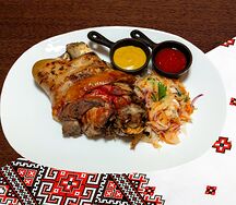 Рулька свиная 1 шт. с квашеной капустой