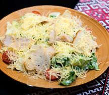 Салат Цезарь с курицей