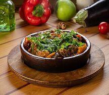 Аджапсандал с говядиной