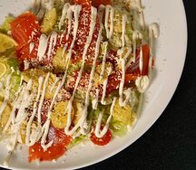 Салат Цезарь с красной рыбой