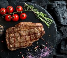 Стейк из cвинoй шейки на мангале