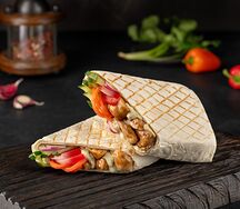 Шаурма с курицей и морковкой по-корейски