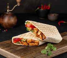 Шаурма с соусом аджика